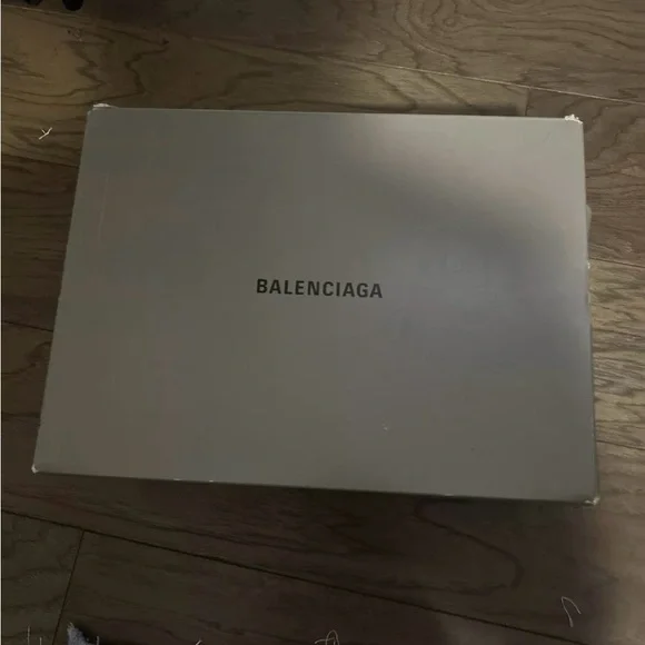 Balenciaga White Sneakers - Picture 5 of 8